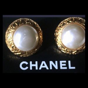 🔷 Vintage Chanel PEARL clip on earrings 🔷